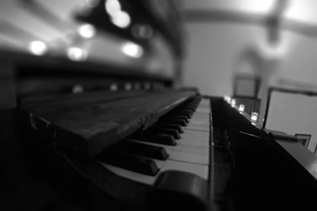 Piano in the Bawtry Lodge ante-room
